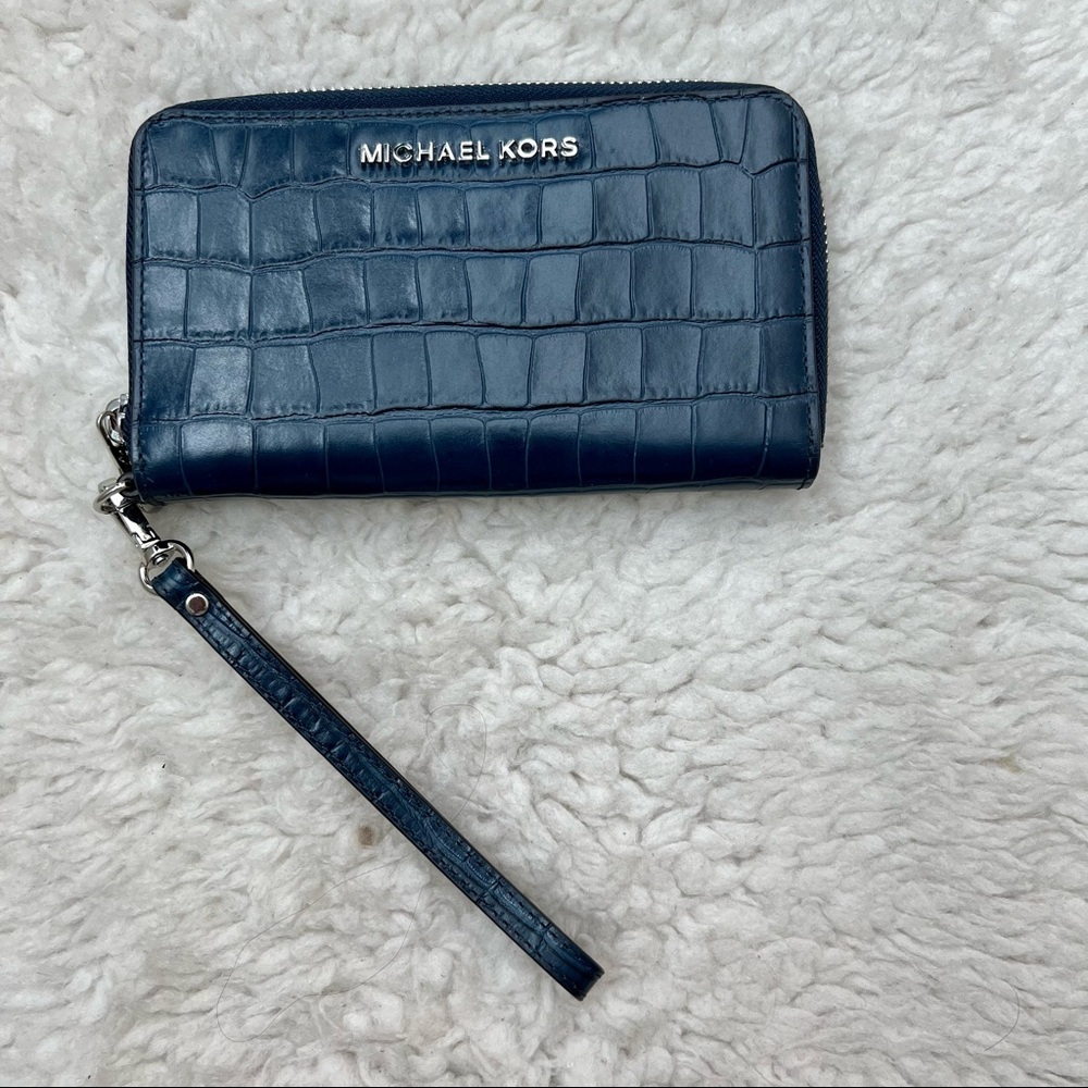 Michael Kors Croc Embossed Check Book/Phone Credit cards Wristlet Wallet - Picture 3 of 10
